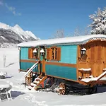 Roulottes Montagne Pyrenees Konukevi Luz-Saint-Sauveur