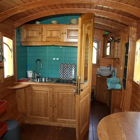 Roulottes Montagne Pyrenees Penzion 3*