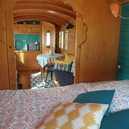 Roulottes Montagne Pyrenees Penzion 3*